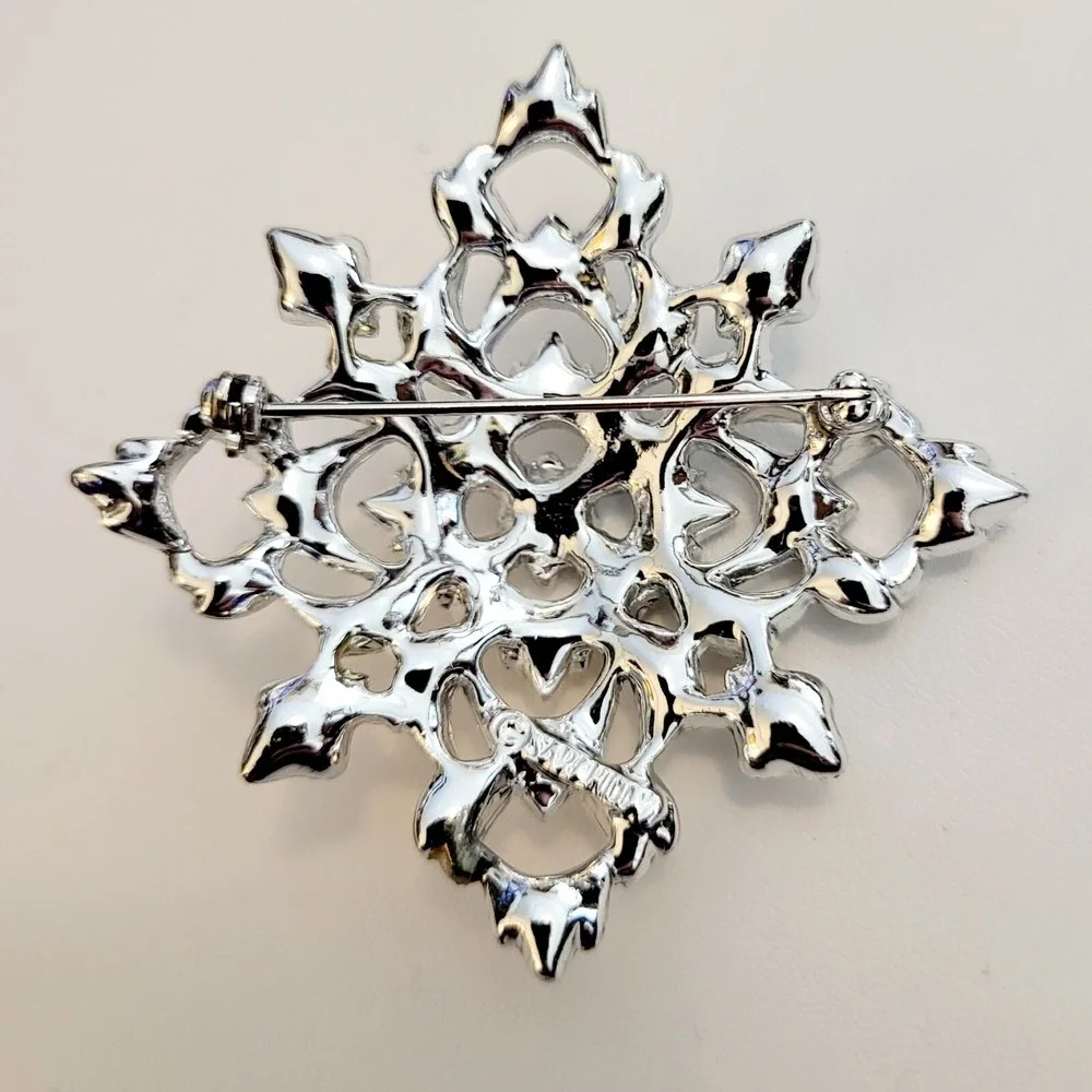 Vintage Sarah Coventry Signed Brooch Pin‎ Clear Rhinestones Leading Lady 1970